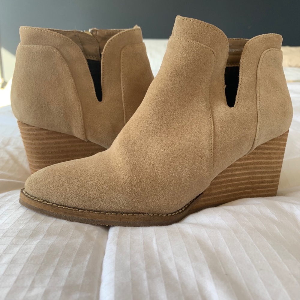 Blondo size 7.5 wedge bootie
